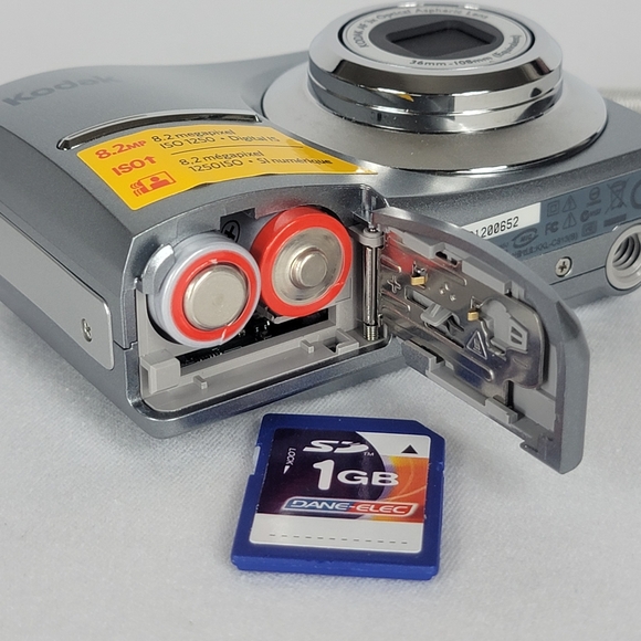 Kodak EasyShare C813 8.2 Megapixels Digital Camera Silver 1GB SD TESTED WORKS - Picture 8 of 13